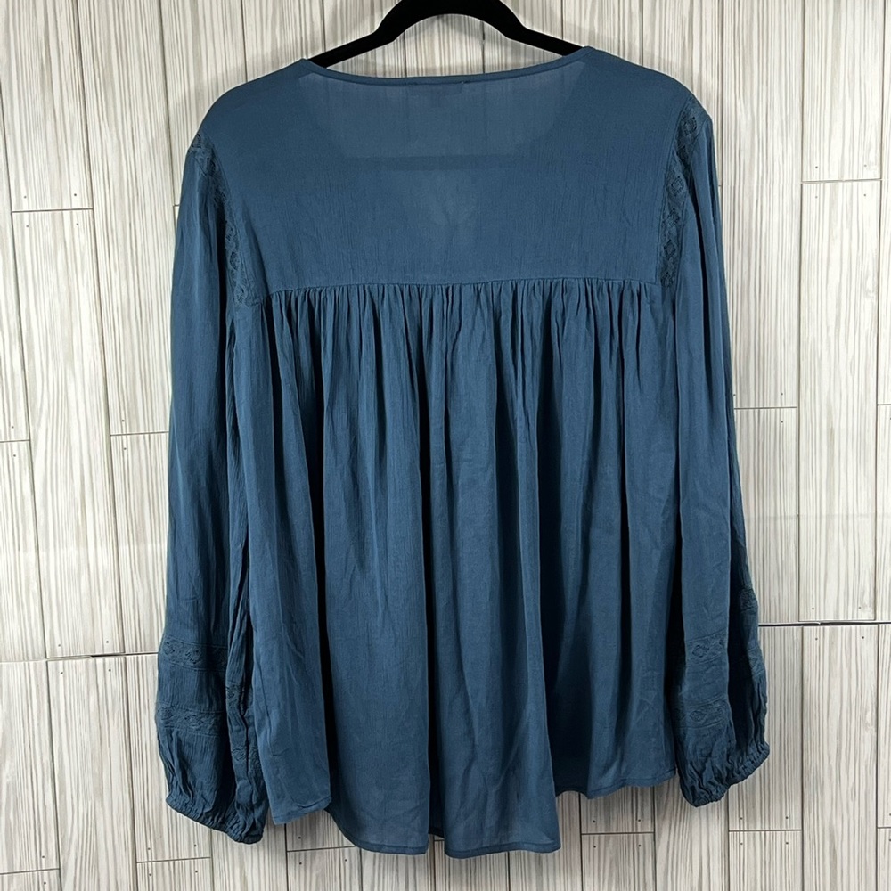 Oddy Embroidered Floral Blouse - Picture 2 of 8